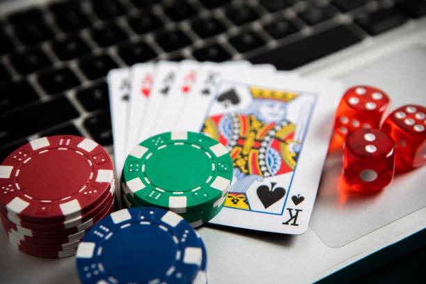 Point accumulation tracking across slot games and live-dealer tables